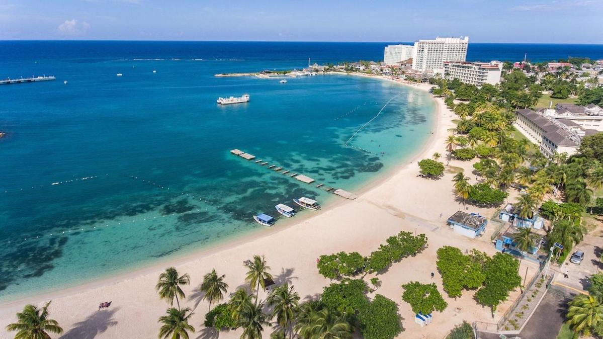 Fisherman'S Point Beach-Front Condomania Ocho Rios Exterior photo