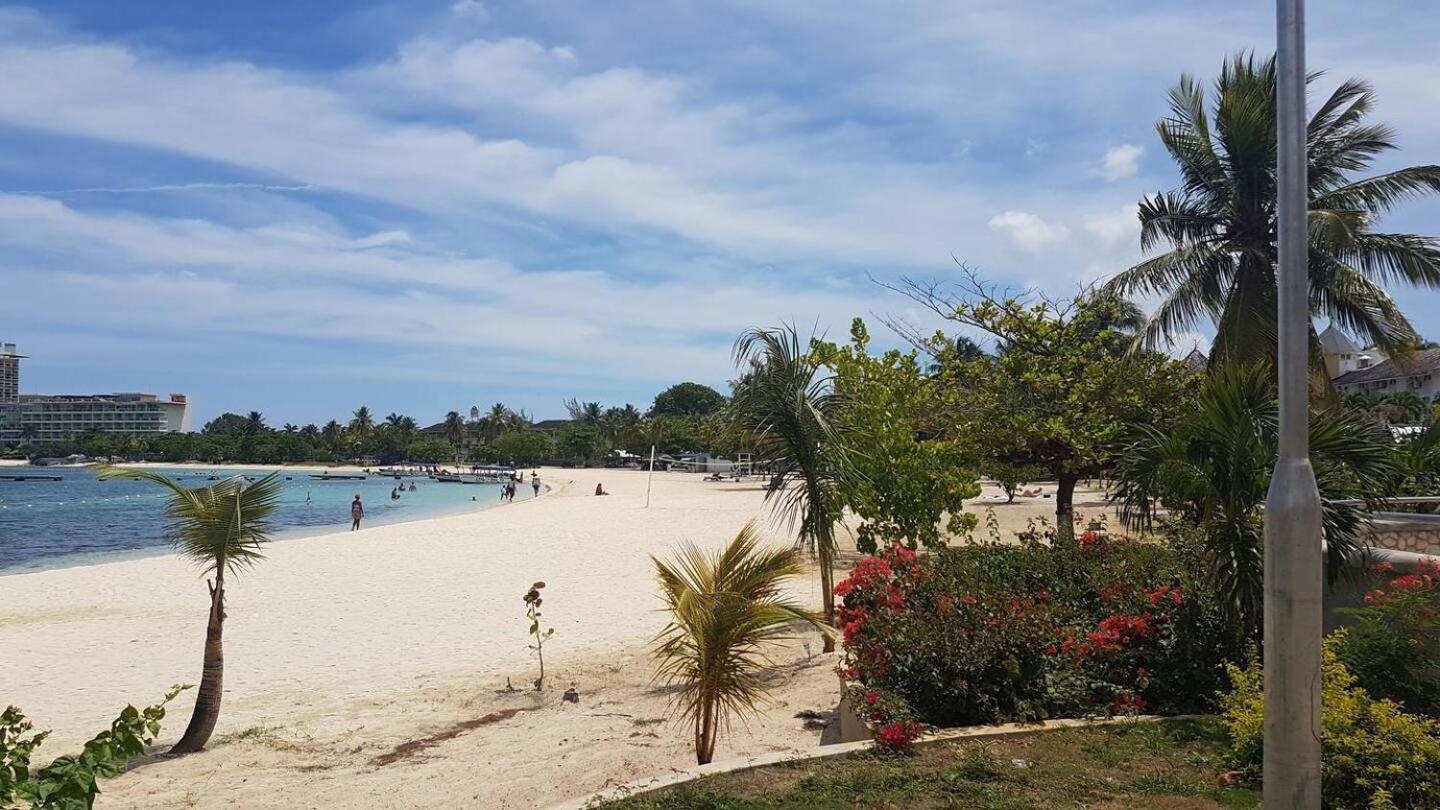 Fisherman'S Point Beach-Front Condomania Ocho Rios Exterior photo