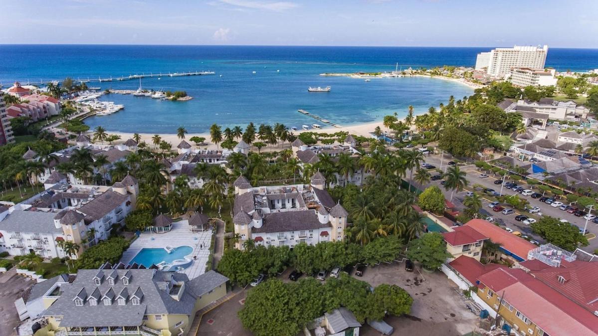 Fisherman'S Point Beach-Front Condomania Ocho Rios Exterior photo