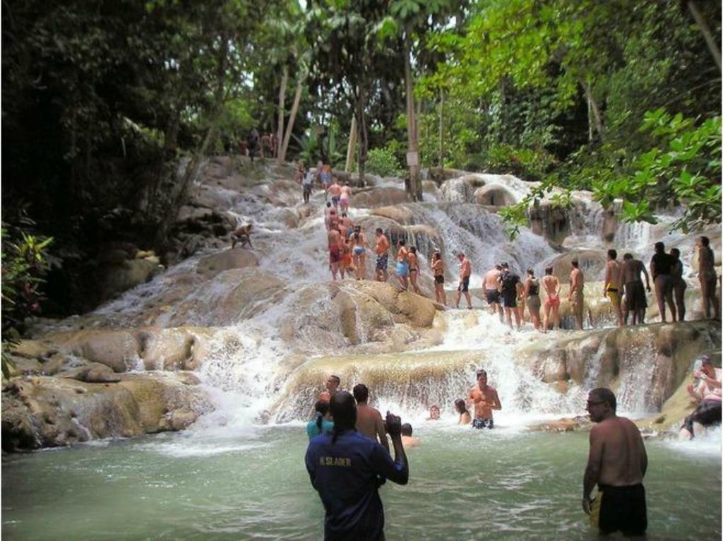 Fisherman'S Point Beach-Front Condomania Ocho Rios Exterior photo