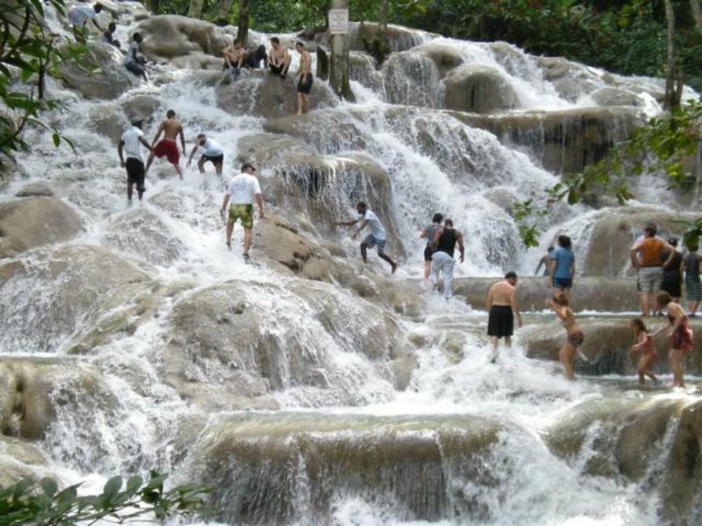 Fisherman'S Point Beach-Front Condomania Ocho Rios Exterior photo