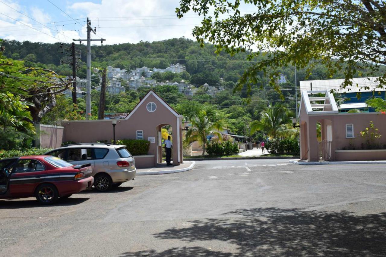 Fisherman'S Point Beach-Front Condomania Ocho Rios Exterior photo