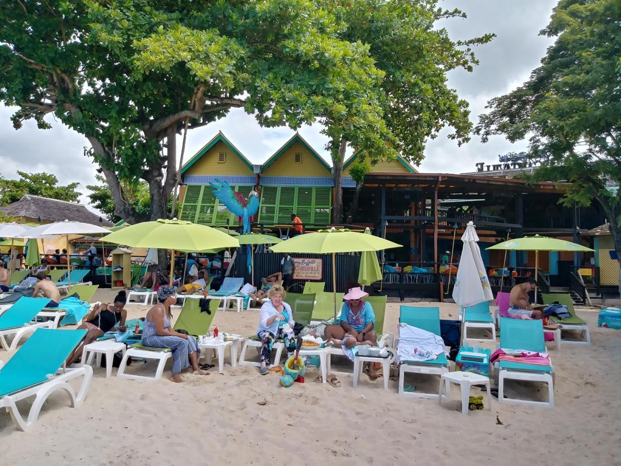 Fisherman'S Point Beach-Front Condomania Ocho Rios Exterior photo